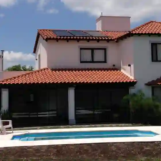 Servicio de climatización solar de piscinas